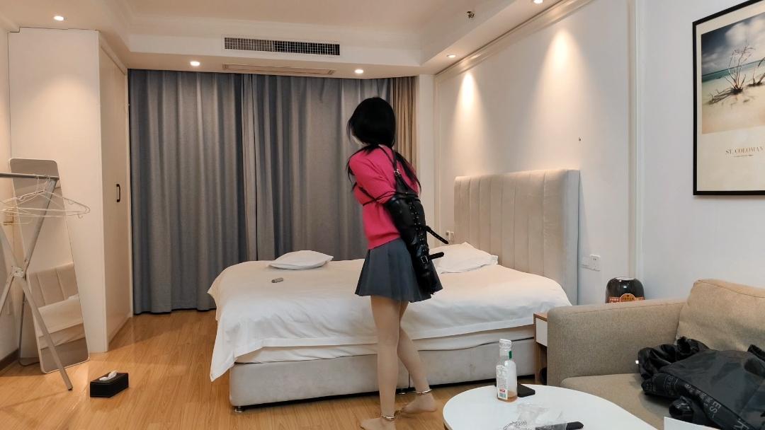 约绑高颜值的女护士 体验女囚和逃脱挑战