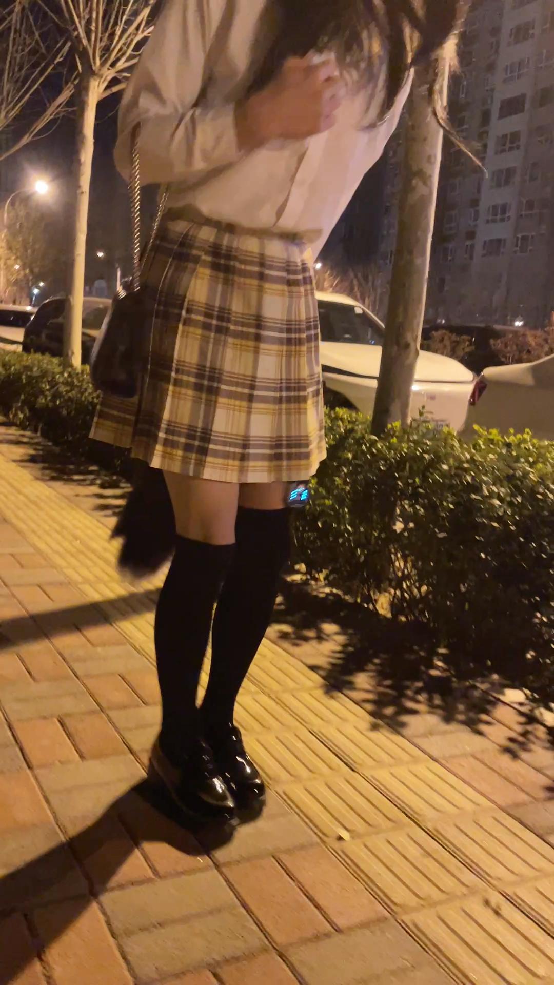 【糖糖工作室】深夜JK外出被路人发现，全程电击，尾巴gs行走，铐在路灯羞耻放置