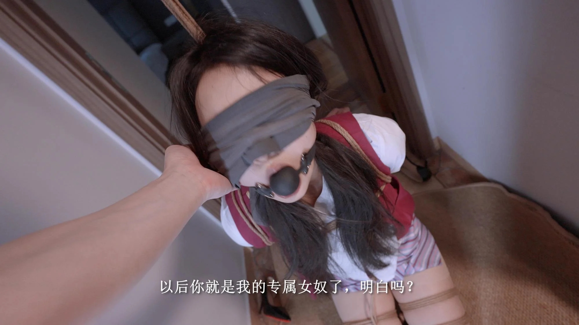 【悠米定拍】《女白领的危机1》女白领被(BT邻居尾随迷晕),(超痛跪吊缚和麻花腿折磨)(股绳拉扯下_体由痛转享受),(假阳具狂抽蜜嘴流口水)最后被驯化成BT邻居女奴。 【悠米定拍】《女白领的危机1》女白领被(BT邻居尾随迷晕),(超痛跪吊缚和麻花腿折磨)(股绳拉扯下_体由痛转享受),(假阳具狂抽蜜嘴流口水)最后被驯化成BT邻居女奴。