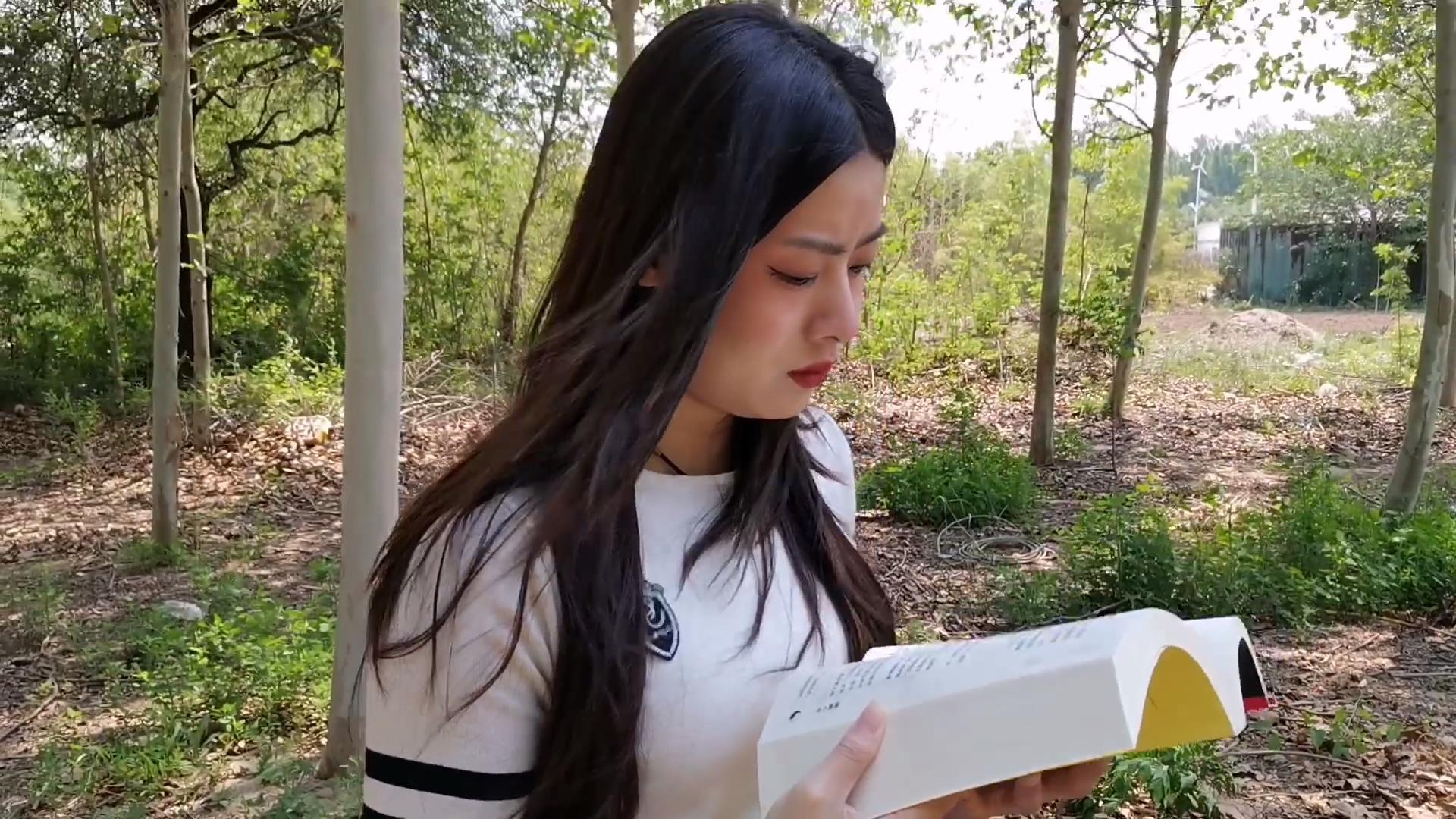 学生希希在小树林在看小说,被2个歹徒入麻袋,装进后备箱拉到密室里,索要钱财无果,将她折磨至死,用麻袋包裹准备投进臭水坑里 学生希希在小树林在看小说,被2个歹徒入麻袋,装进后备箱拉到密室里,索要钱财无果,将她折磨至死,用麻袋包裹准备投进臭水坑里