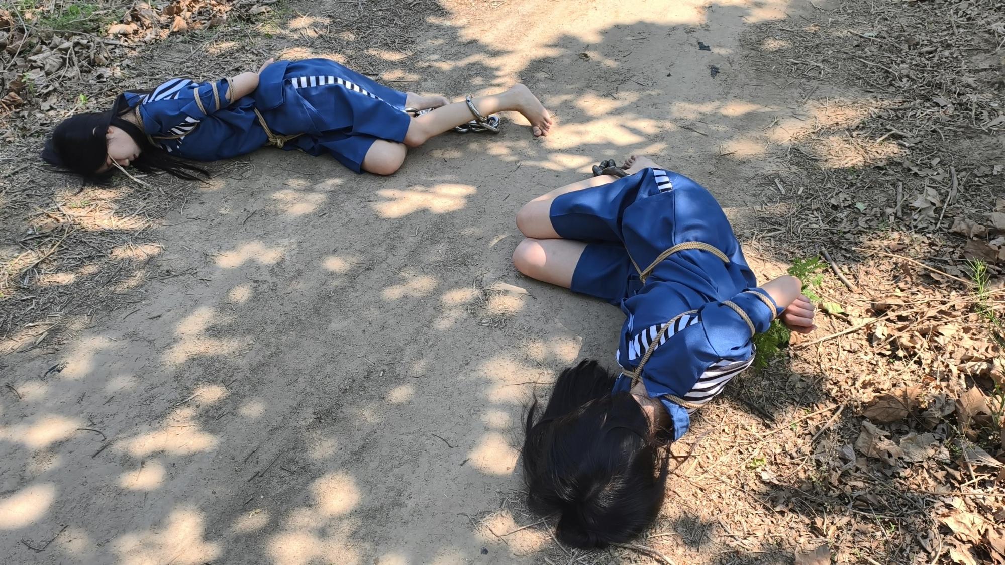 【鑫鑫工作室】林悦是H市井花新人,气质清冷。沈菲是一家广告公司的文案策划,古灵精怪。两人自小一起长大,情同姐妹。虽然她们感情很好,但得知闺蜜沈菲犯法了,还是选择抓捕她。因为在后面的过程中徇私枉法,帮助闺蜜减轻罪行,最终双双被关在一起。重镣,五花大绑,户外枪决 【鑫鑫工作室】林悦是H市井花新人,气质清冷。沈菲是一家广告公司的文案策划,古灵精怪。两人自小一起长大,情同姐妹。虽然她们感情很好,但得知闺蜜沈菲犯法了,还是选择抓捕她。因为在后面的过程中徇私枉法,帮助闺蜜减轻罪行,最终双双被关在一起。重镣,五花大绑,户外枪决