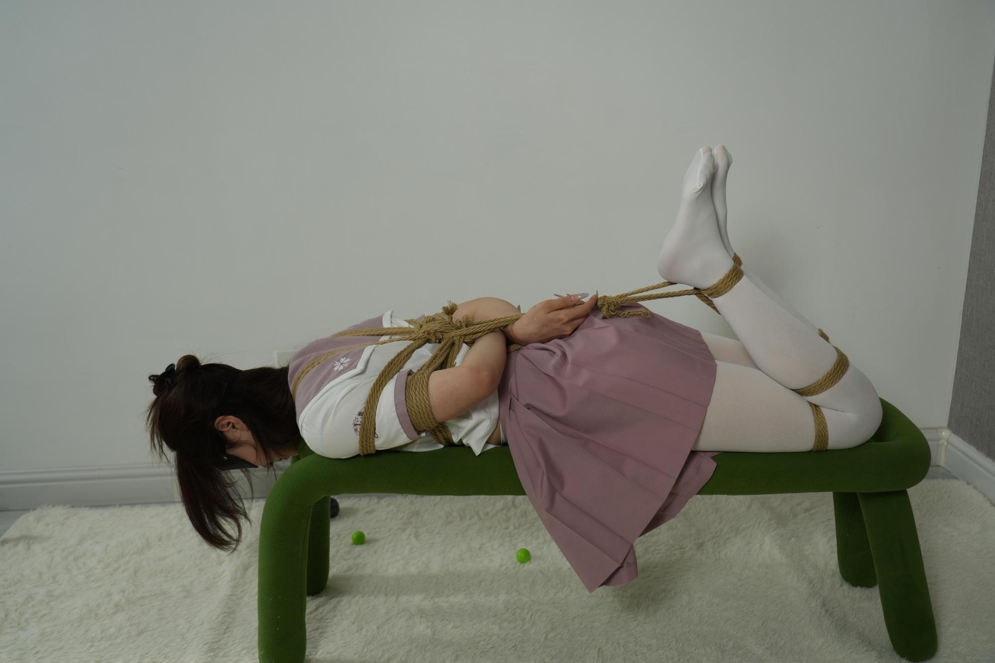 【灰太郎的羊】高冷女神芙芙绳缚之玩小狗游戏失败遭道具惩罚 皮鞭+筋膜枪+TK挠痒痒 双腿并绑+驷马调教