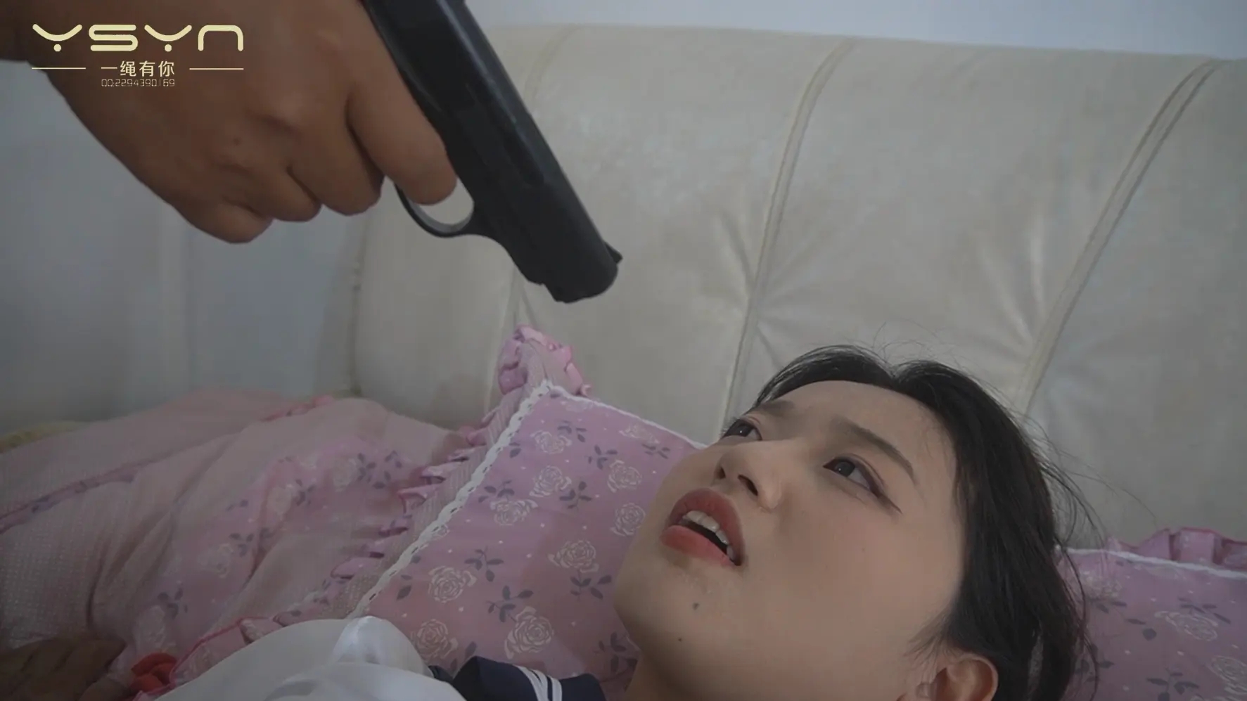 【夜魔惊梦】漂亮的水手服女孩入梦后惨遭蒙面入室各种姿势捆绑挠脚心腋窝