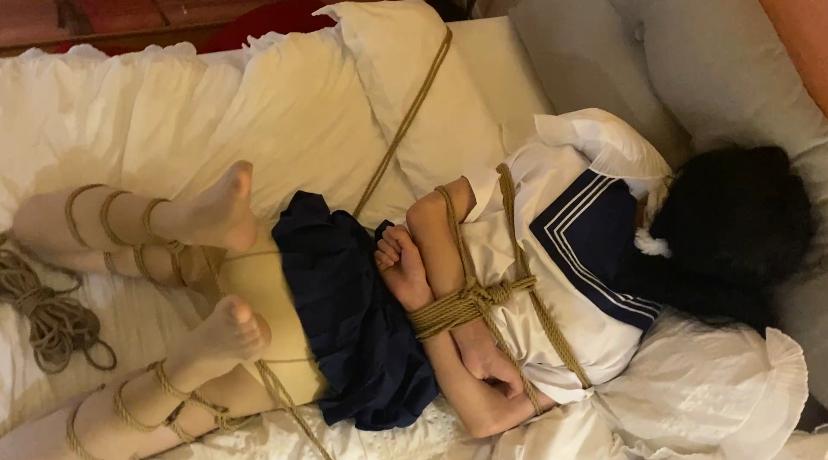 【玖喵原创】抱着双马尾肉丝Jk水手服Tk挠脚心SP打屁屁抚摸驷马绑好盖着被子睡觉 【玖喵原创】抱着双马尾肉丝Jk水手服Tk挠脚心SP打屁屁抚摸驷马绑好盖着被子睡觉