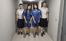 【鑫鑫工作室】新模特小艾云思饰演女贩和s人犯(下），被逮捕后户外指认现场，两人被判s刑带30斤重脚镣，最后在户外二人被q决，五花大绑，押赴刑场