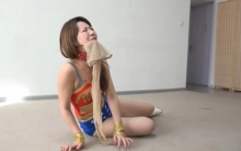 逍遥 伊娃EVA主演 团缚 蟹腿缚 驷马脚趾缚 人鱼股绳缚 电击 挠脚心 虐口 口水收集喝掉 鞭打 定身折磨 剧情丰富