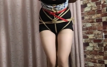 佳佳 分腿吊起的空姐 拨开胸前露出内衣 口水如瀑般滴个不停