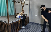 小遥打屁股