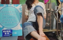 小雨光脚赤足，五花捆绑