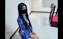 【松月】可爱的coser小伪娘身陷调教陷阱，被困在拘束架上各种玩弄，皮鞭皮拍、郊狼，挑战极限