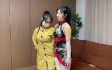 king云雀定拍《罕见双人伪装拘束 01》饱和式剧情 超有趣的双人伪装 一个是大衣伪装拘束 一个是高科技木偶人操控 双人互相看不出对方的拘束 超有趣的戏剧冲突