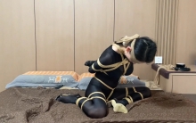 【云雀定拍】《不自量力的女飞贼 上》女特工居家自缚太过大意，女飞贼趁虚而入将其迷晕并捆绑玩弄