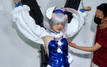 【樱束原创】《怕痒的拉菲兔》cos可爱的拉菲兔！cos 拉菲兔 手铐 挠痒 皮鞭 口枷 TK 樱束原创 X架 喷尿 镣铐