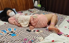思思睡衣白袜驷马尝试挣脱 超卖力挣扎 失败后脱白袜tk惩罚