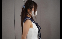【灰太郎的羊】高冷少女认真玩游戏‘蜜蜂采豆豆'的模样令人着迷，但输了还是要接受吊脖子➕踮脚尖惩罚