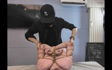 佳佳挑战五花紧缚长时间放置